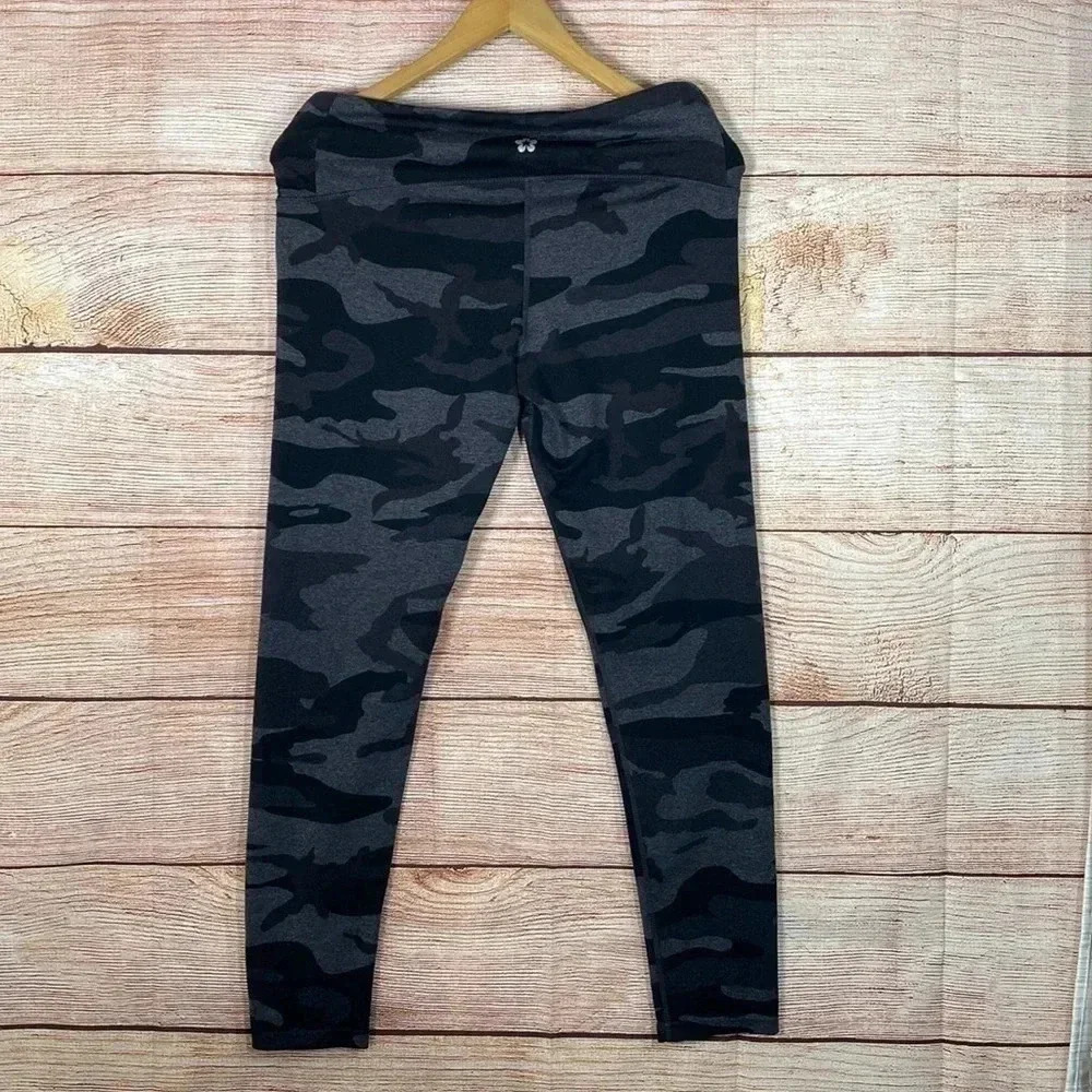 Tuff Athletics Women’s Camo Leggings Black Medium - Picture 4 of 7